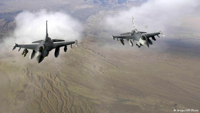 وزارت دفاع: حمله‌های  هوایی نیروهای امریکا طالبان  را تضعیف کرده‌است